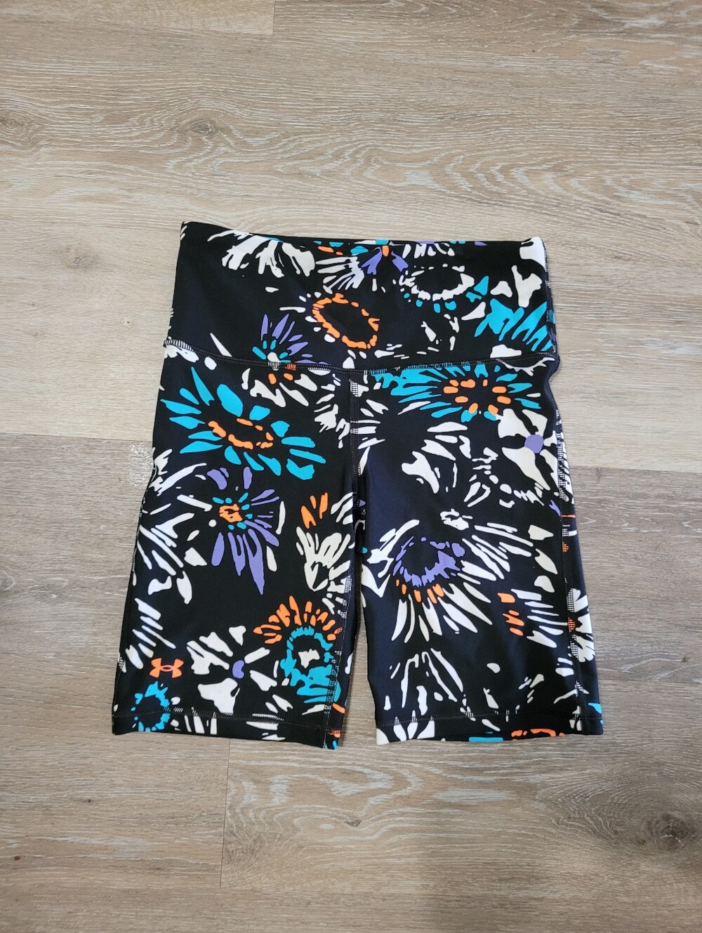 Under Armour Biker Shorts Small Artsy Colorful Print Athleisure Activewear